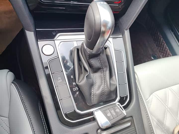 Фото 14 - Volkswagen Magotan