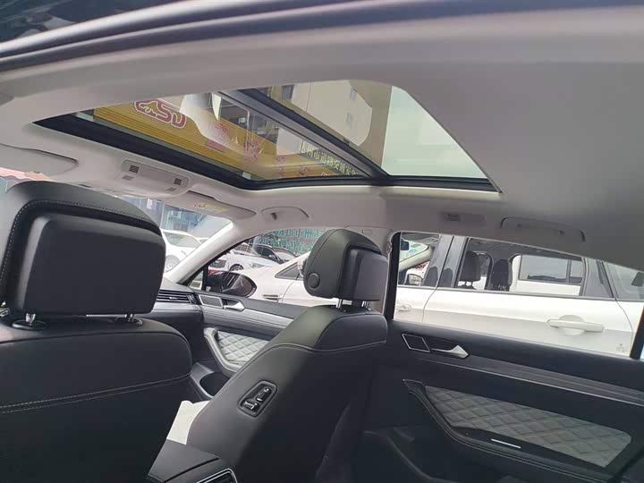 Фото 18 - Volkswagen Magotan