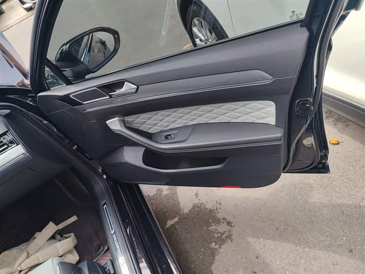 Фото 26 - Volkswagen Magotan