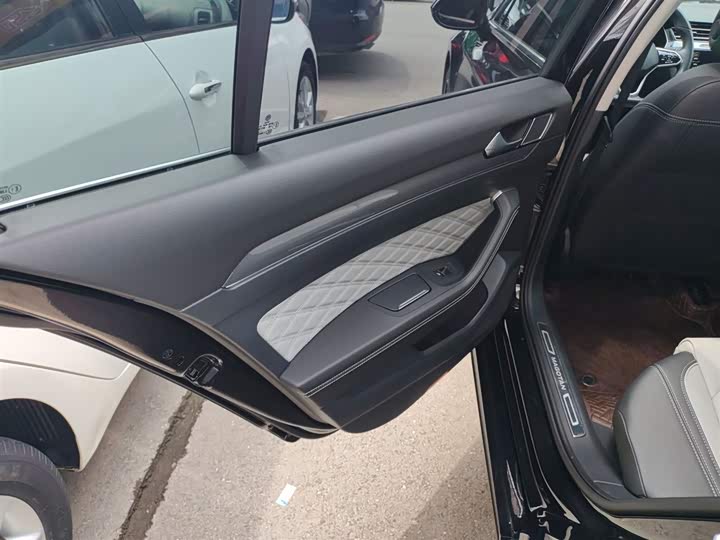 Фото 29 - Volkswagen Magotan