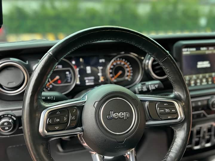 Фото 11 - Jeep Wrangler