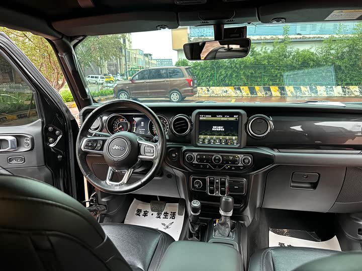 Фото 12 - Jeep Wrangler