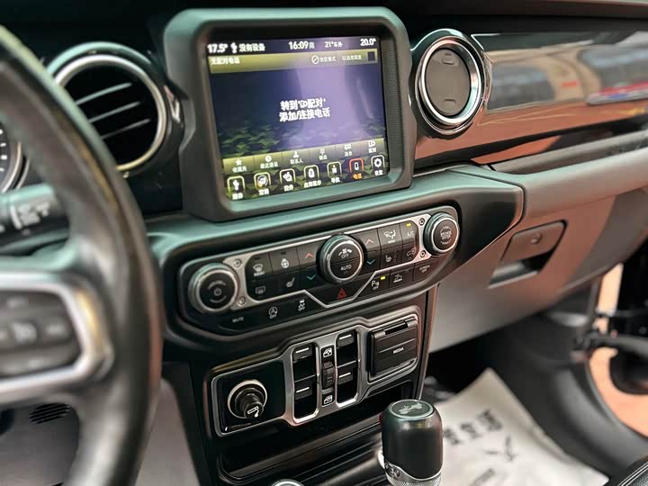 Фото 13 - Jeep Wrangler