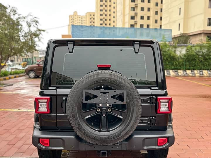 Фото 5 - Jeep Wrangler