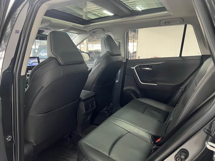 Фото 10 - Toyota Wildlander