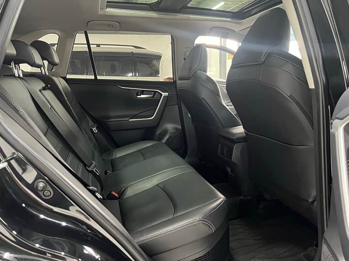 Фото 19 - Toyota Wildlander