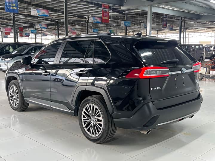 Фото 24 - Toyota Wildlander