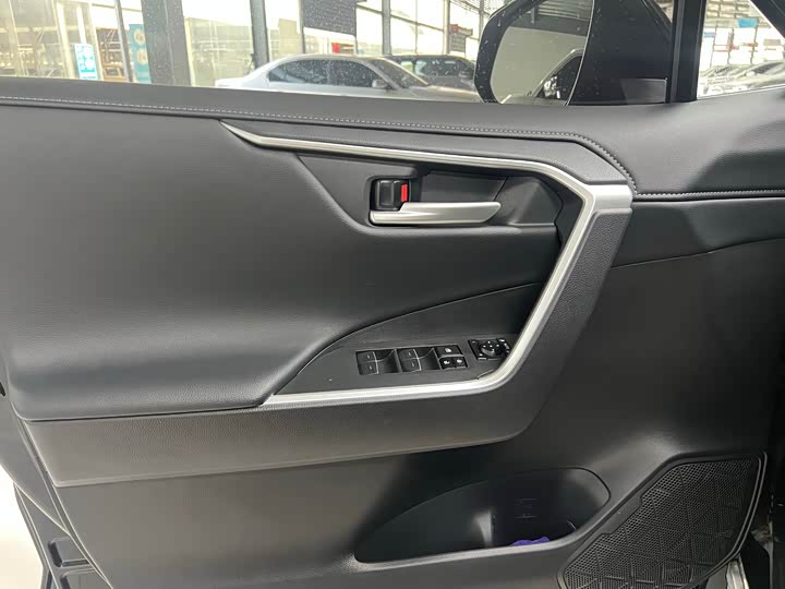 Фото 6 - Toyota Wildlander