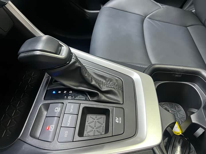 Фото 8 - Toyota Wildlander