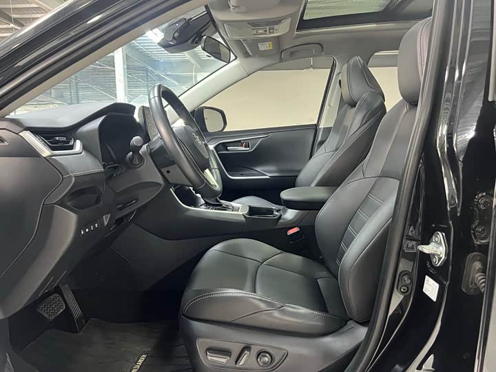 Фото 9 - Toyota Wildlander