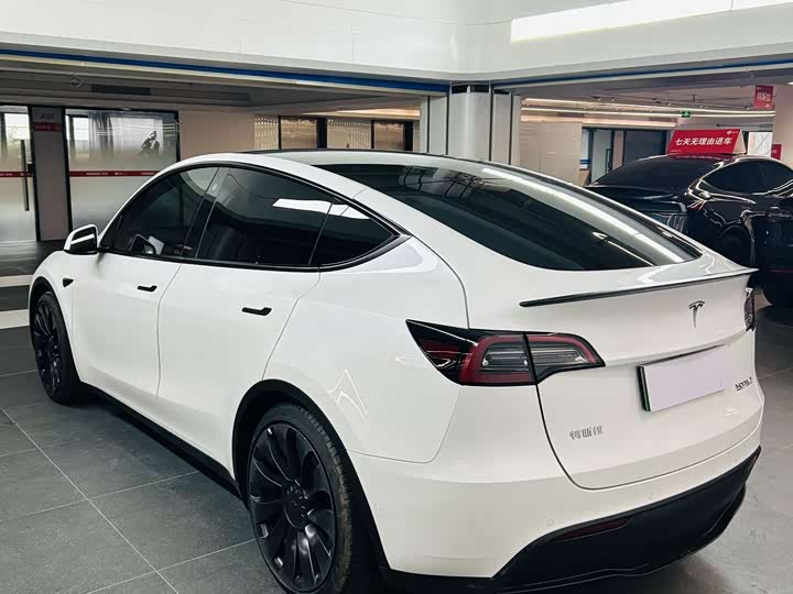 Фото 8 - Tesla Model Y