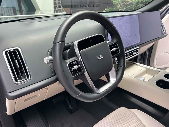 Фото 11 - LiXiang L8