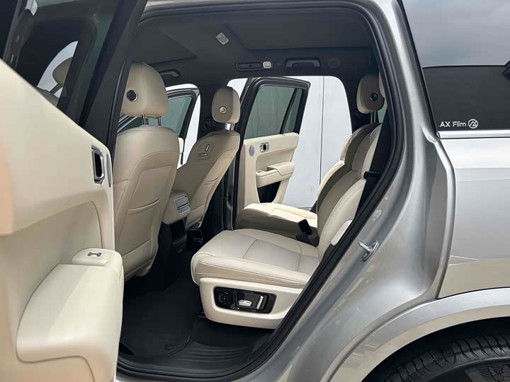 Фото 16 - LiXiang L8