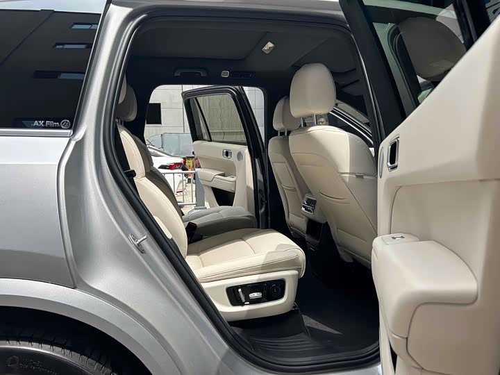 Фото 17 - LiXiang L8