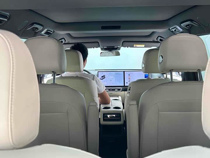 Фото 22 - LiXiang L8