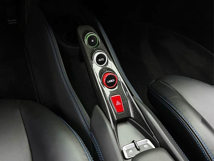 Фото 15 - Ferrari F8