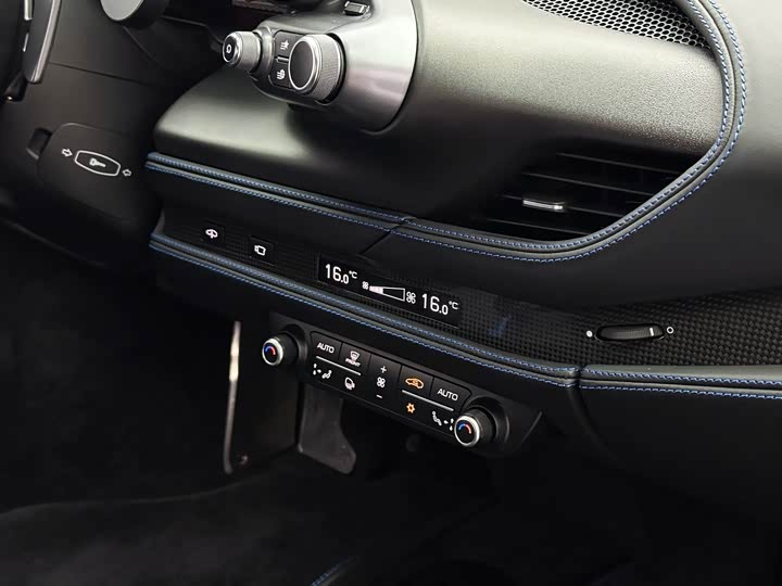 Фото 16 - Ferrari F8