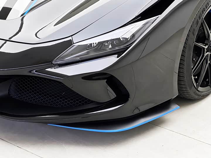 Фото 9 - Ferrari F8