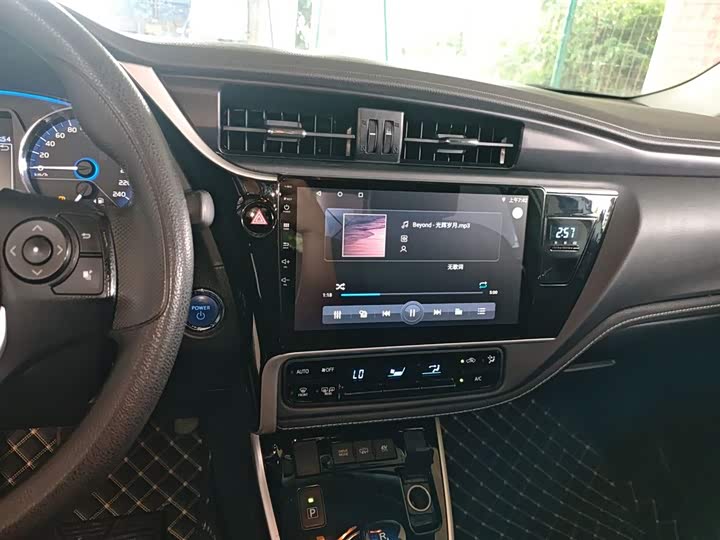 Фото 13 - Toyota Corolla Hybrid