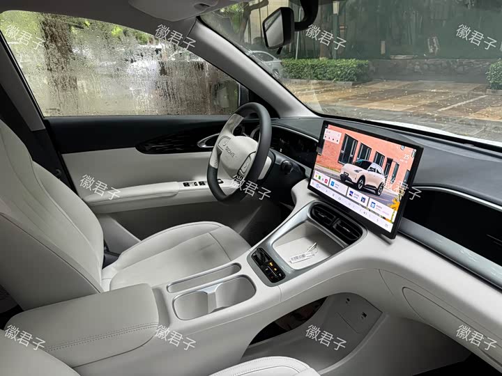 Фото 15 - Geely Galaxy Geome