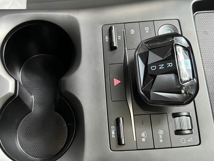 Фото 16 - BYD Qin Plus