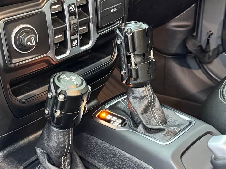 Фото 10 - Jeep Gladiator