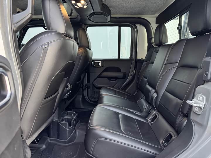 Фото 11 - Jeep Gladiator