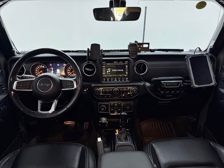 Фото 12 - Jeep Gladiator