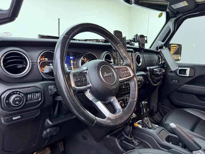 Фото 9 - Jeep Gladiator