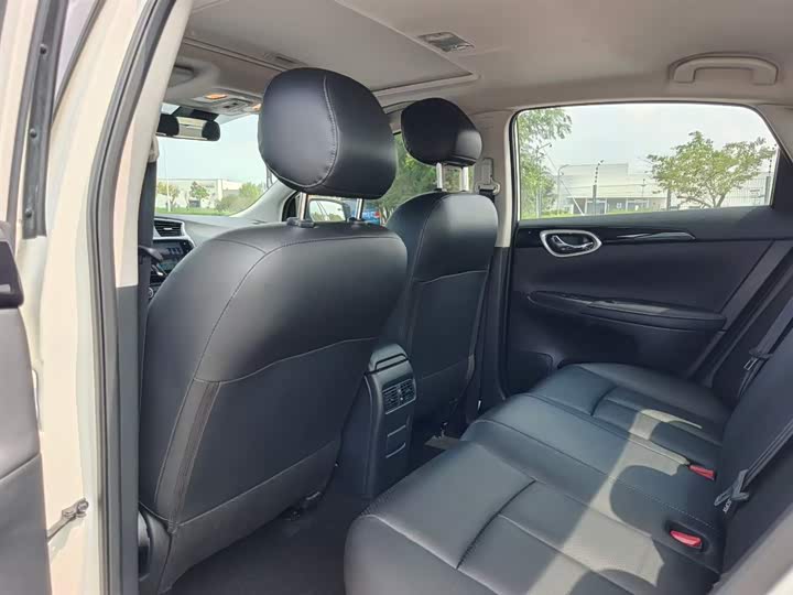 Фото 10 - Nissan Sylphy