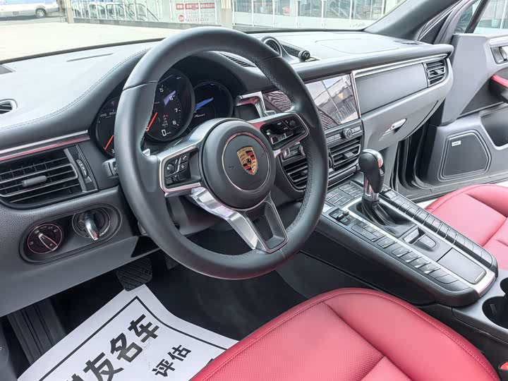 Фото 13 - Porsche Macan