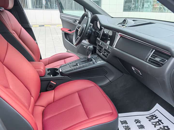 Фото 19 - Porsche Macan