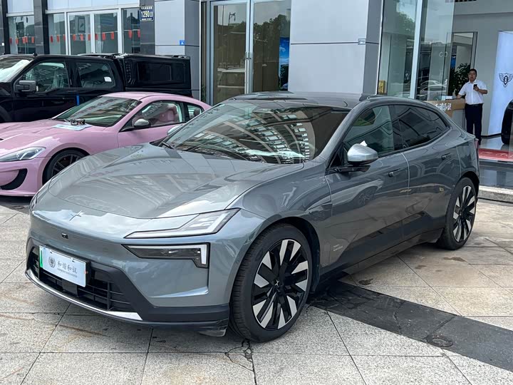 Фото 1 - Polestar 4