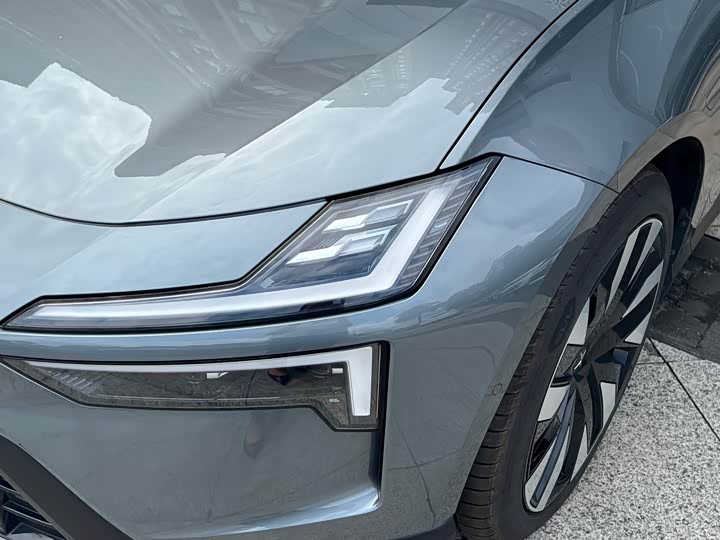 Фото 13 - Polestar 4