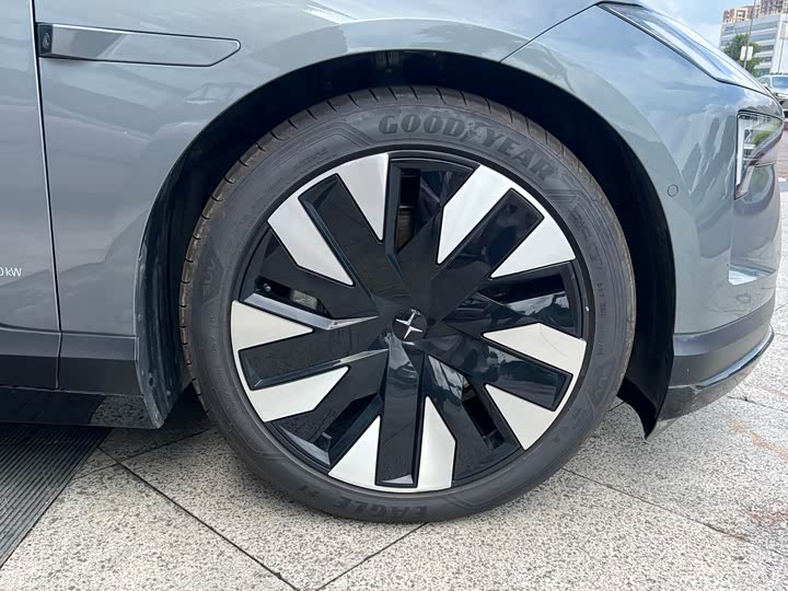 Фото 14 - Polestar 4