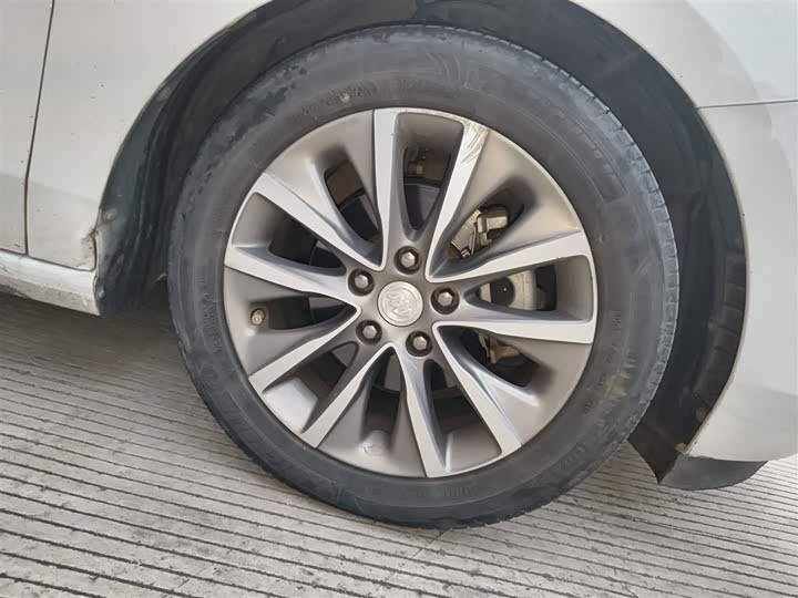 Фото 32 - Buick GL6