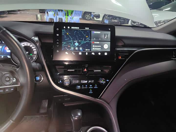 Фото 12 - Toyota Camry