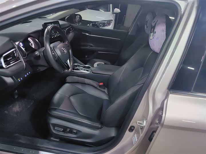 Фото 14 - Toyota Camry