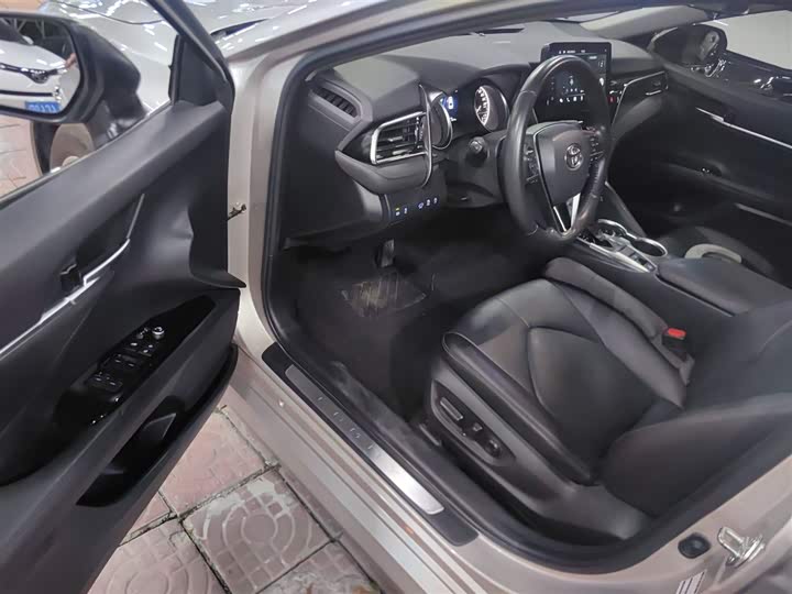 Фото 15 - Toyota Camry