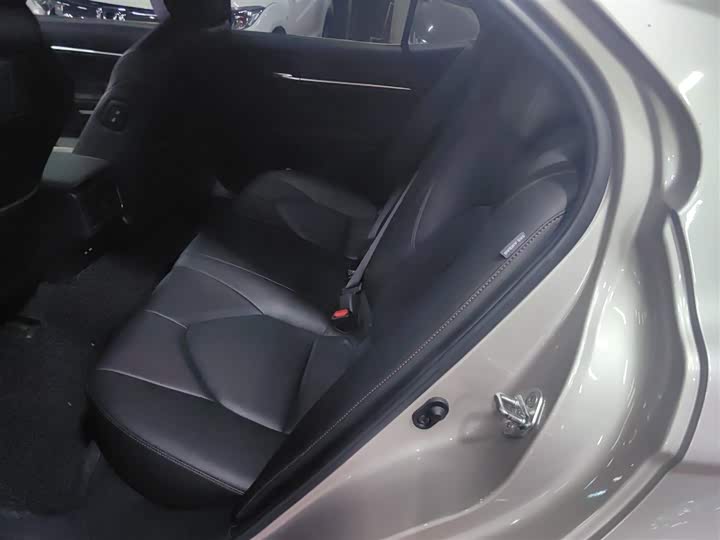 Фото 16 - Toyota Camry