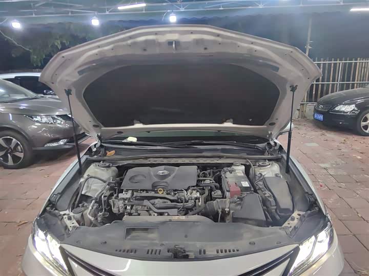 Фото 19 - Toyota Camry