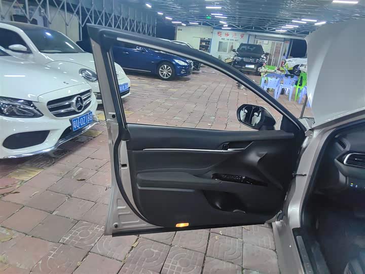 Фото 27 - Toyota Camry