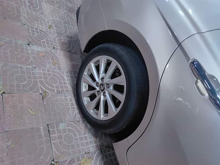 Фото 29 - Toyota Camry