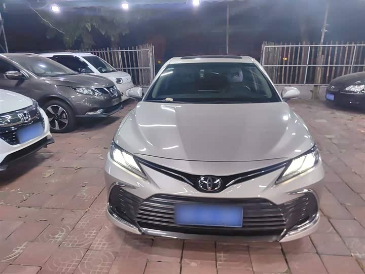 Фото 3 - Toyota Camry