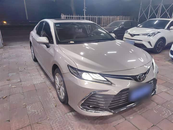 Фото 4 - Toyota Camry