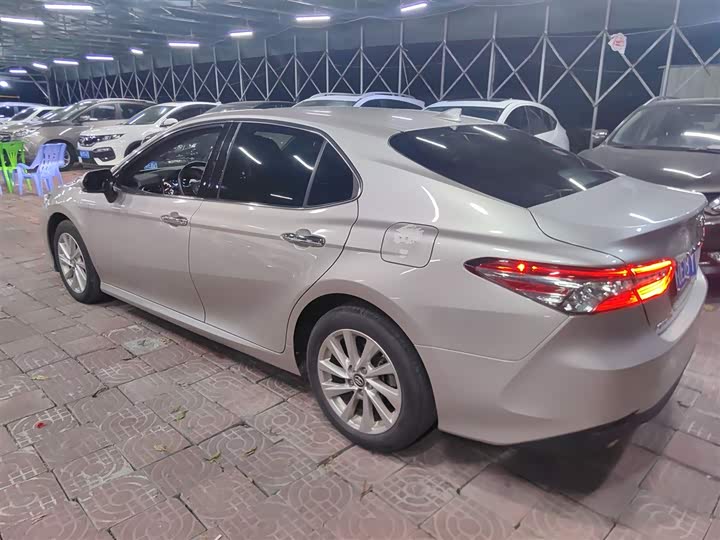 Фото 5 - Toyota Camry