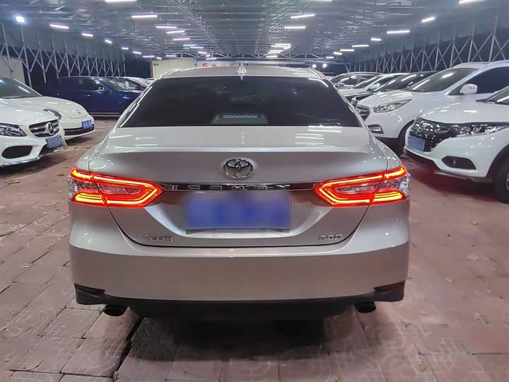 Фото 6 - Toyota Camry