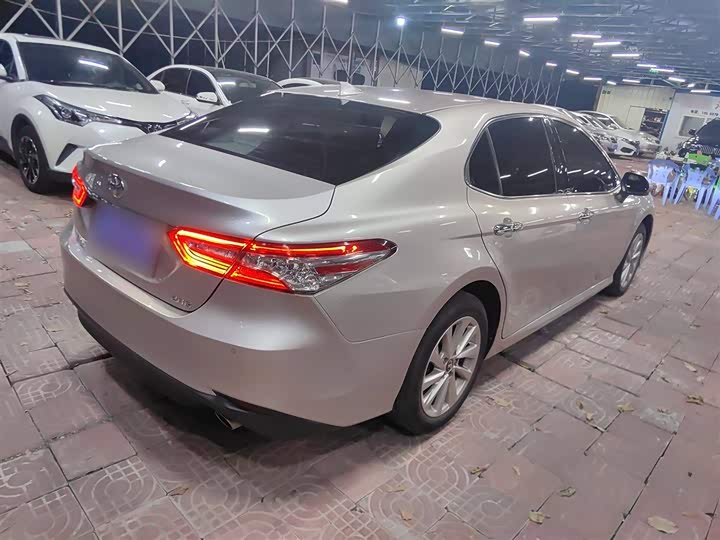 Фото 7 - Toyota Camry