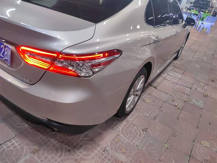 Фото 8 - Toyota Camry