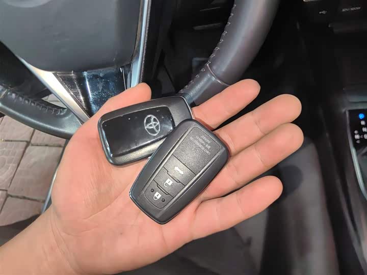 Фото 9 - Toyota Camry